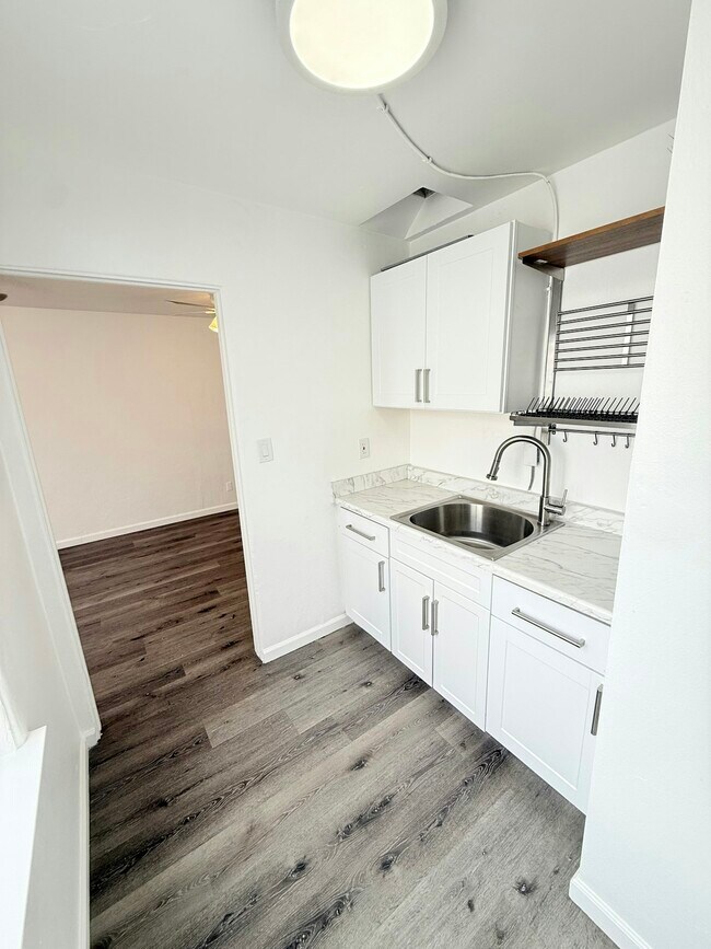 Building Photo - 732 Ventura Pl