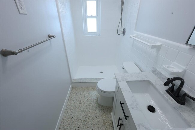 Building Photo - 1040 Charles St