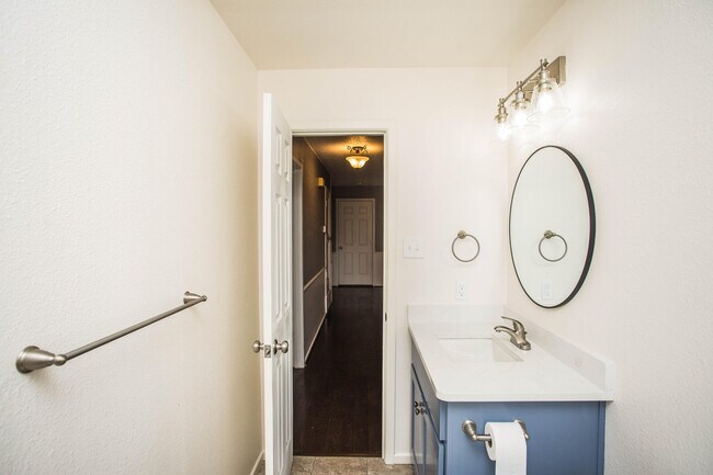 Building Photo - 1407 Elkhart Ave