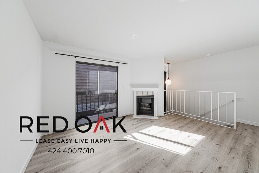 Building Photo - 15050 Moorpark St