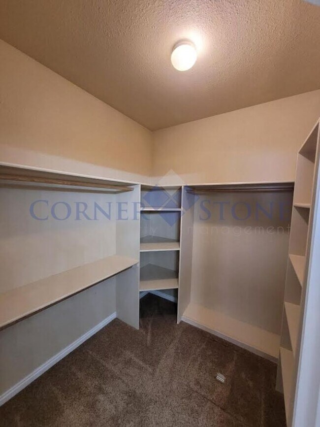 Building Photo - Wonderful Home Near GolfView Golf Course!