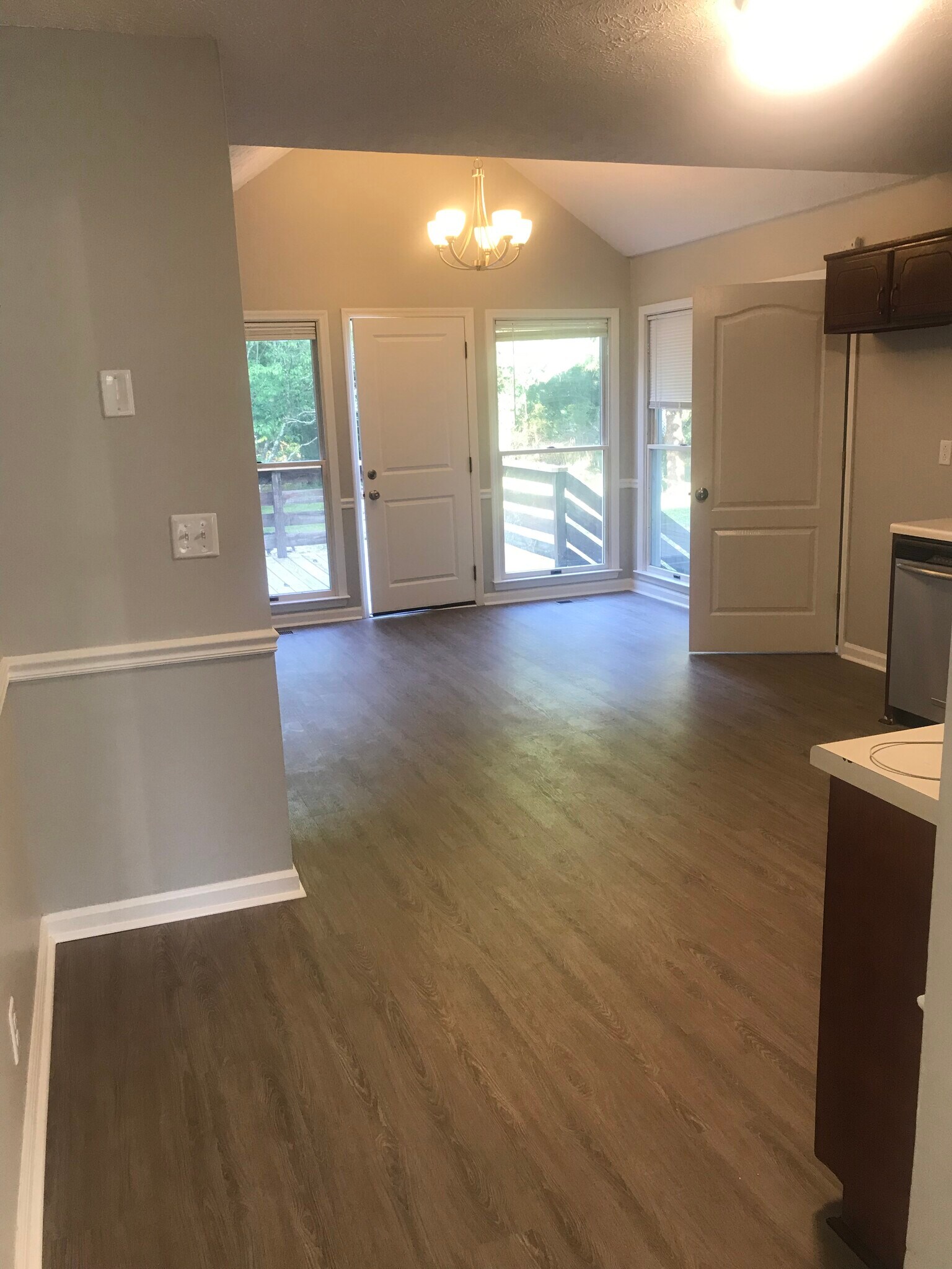 Building Photo - 1122 Woods Edge Dr