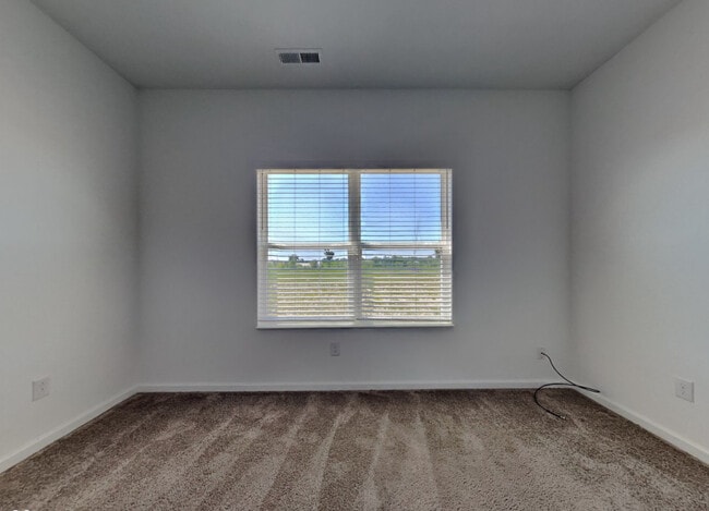 Building Photo - 2018 Maplewood Ln