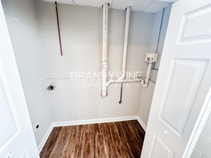 Building Photo - 152 Edward Dr