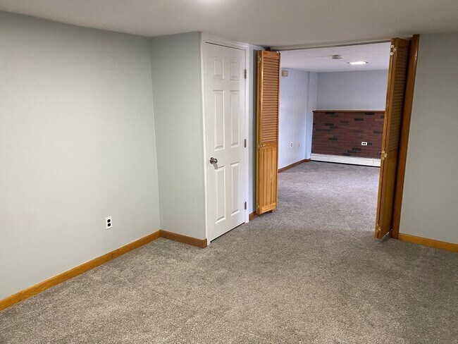 Building Photo - 9 Hall St