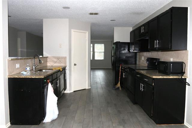 Building Photo - 2048 Crosbyton Ln