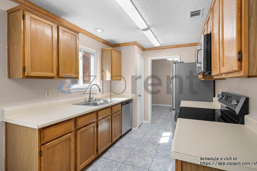 Building Photo - 6724 Mountain Cedar Ln