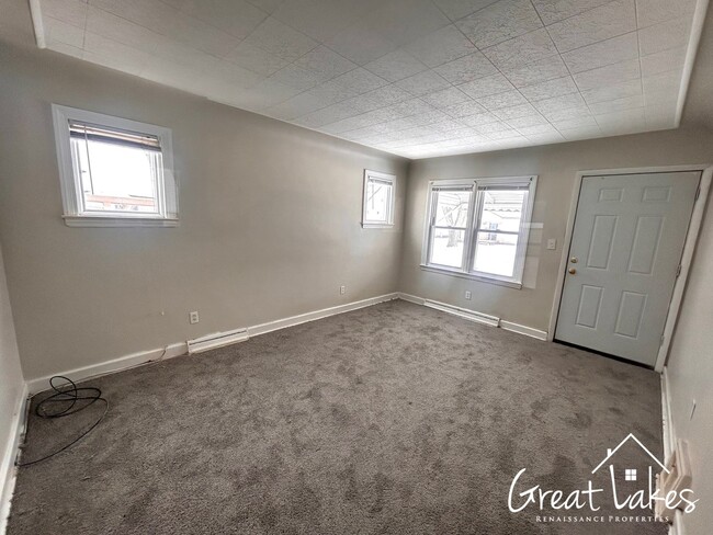 Building Photo - Cozy 3 Bedroom 1 Bathroom now available fo...