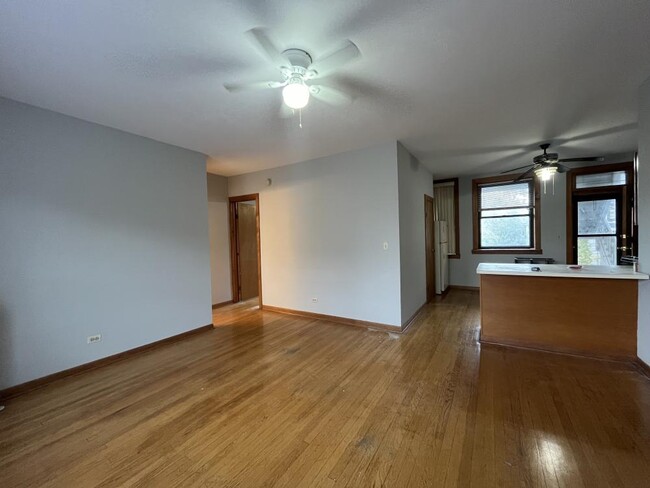 Building Photo - 1 bedroom in Chicago IL 60640