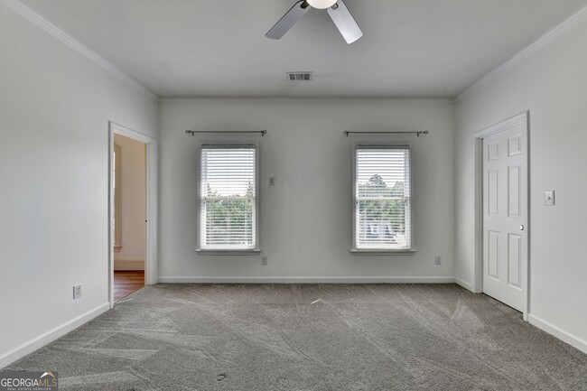 Building Photo - 8910 Pinehurst Cove