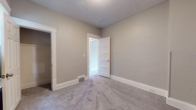 Building Photo - 3001 Denison Ave