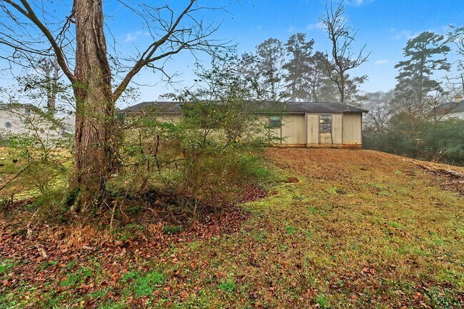 Building Photo - 3 Bedroom 2 Bathroom House