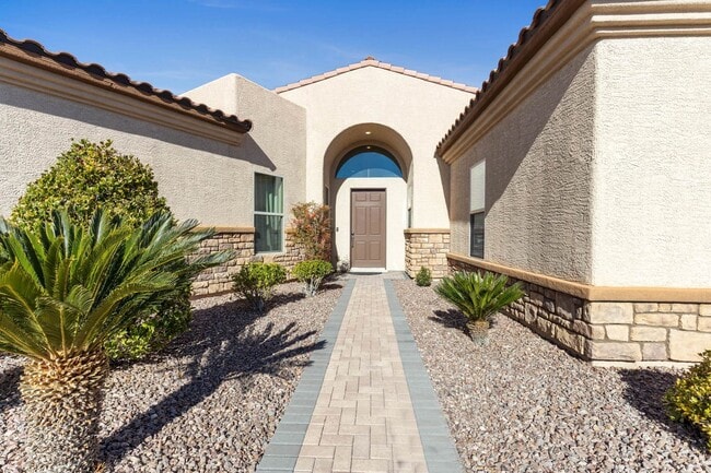 Building Photo - Canyon Falls Single-Story: Chef’s Kitchen, Office + Built-In BBQ Yard (3-Car)