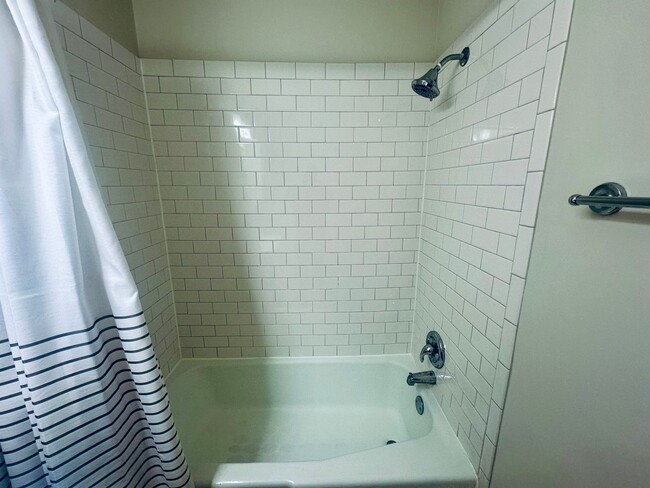 Building Photo - Beautiful 3-Bedroom Single Family Home wit...