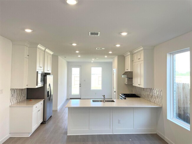 Building Photo - 6423 Symphony Wave Dr