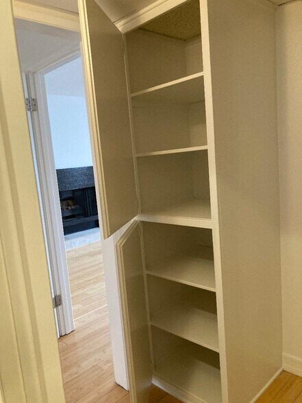 Building Photo - 4660 Coldwater Canyon Ave