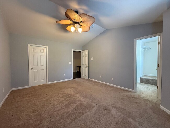 Building Photo - 5994 Fox Point Cir