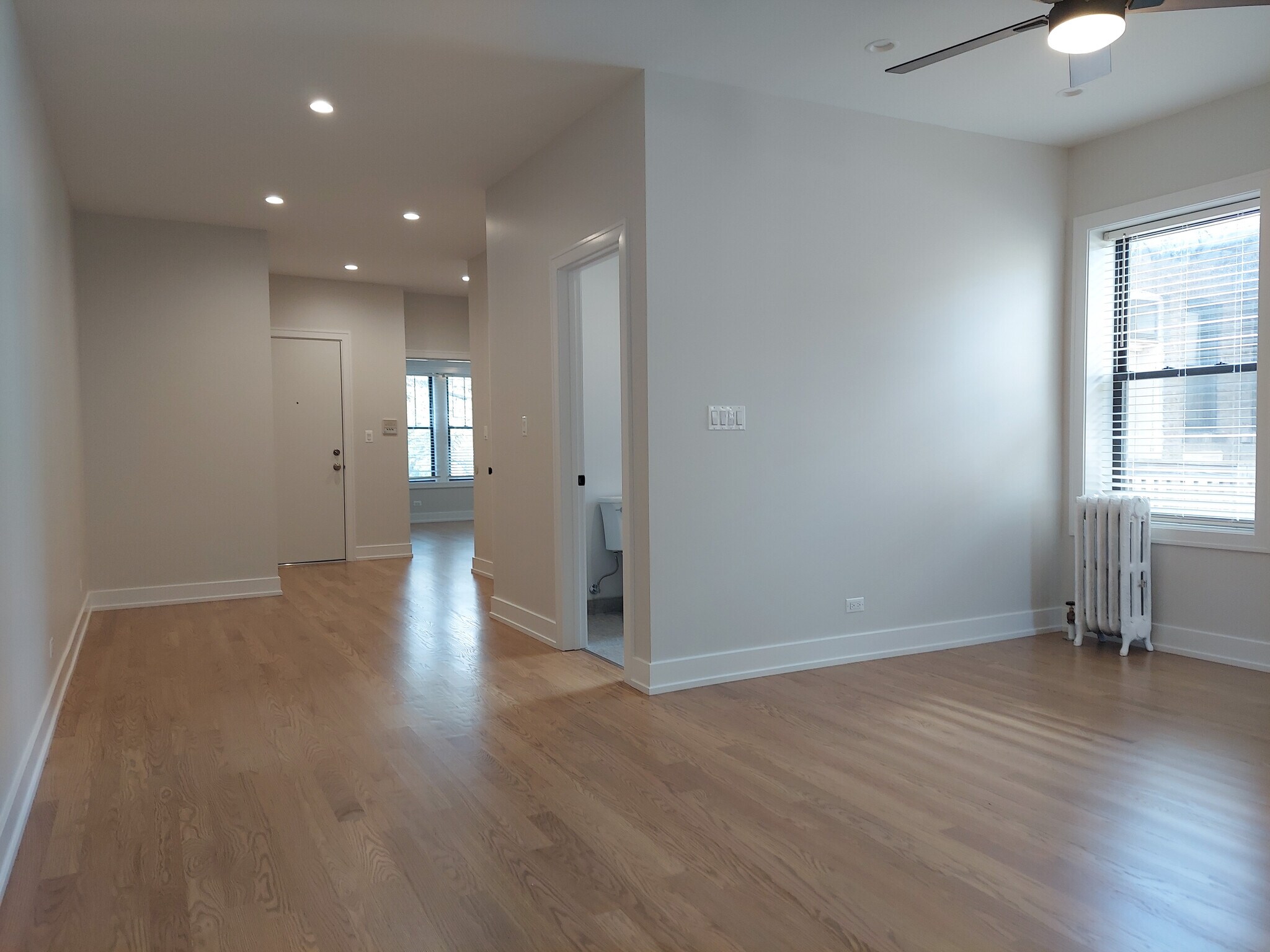 Building Photo - 4953 N Oakley Ave