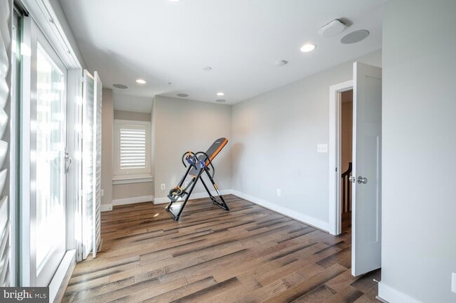 Building Photo - 1126 N Stuart St