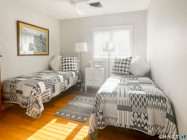 Building Photo - 41 Hillside Ave