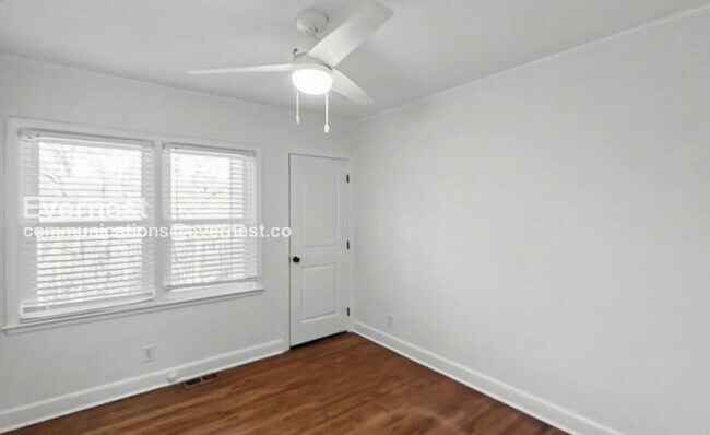 Building Photo - 3 Bed, 2 Bath Home with Fenced Yard / Pet-Friendly / Available Now!