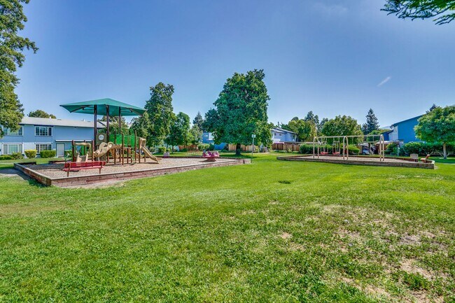 Building Photo - Remodeled 2 Bed 1 Bath Condo!