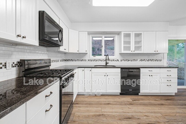 Building Photo - 1525 E Woodland Dr