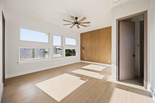 Building Photo - 4216 Dreyfus St