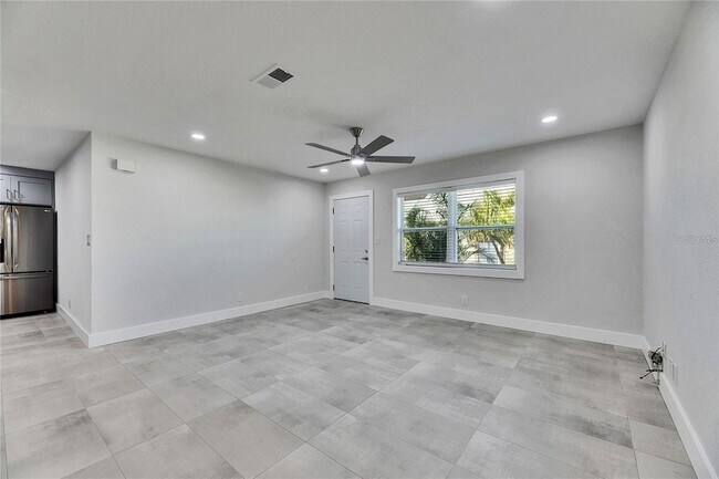 Building Photo - 1025 Apollo Beach Blvd