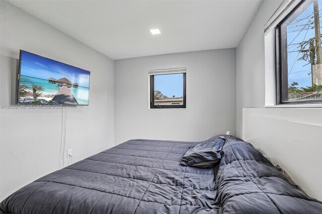 Building Photo - 1421 N 68th Terrace