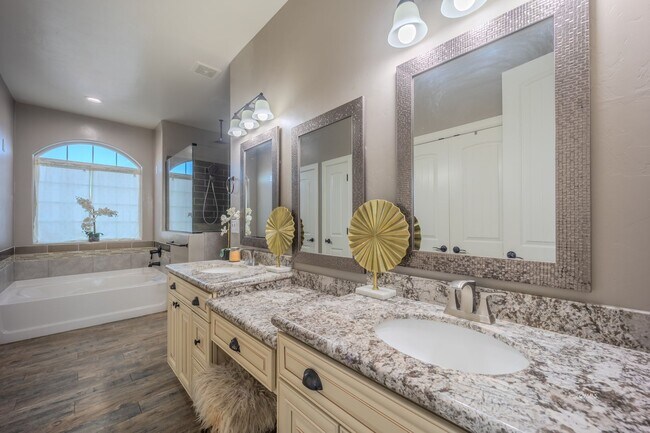 Building Photo - 2985 Bentley Dr
