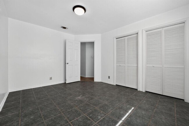 Building Photo - 2906 West Ave