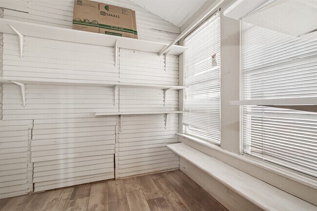 Building Photo - 1603 Blase Rd