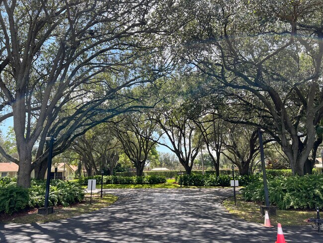Building Photo - 4075 Palm Forest Dr N