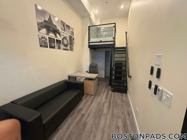 Building Photo - 1028a Commonwealth Ave