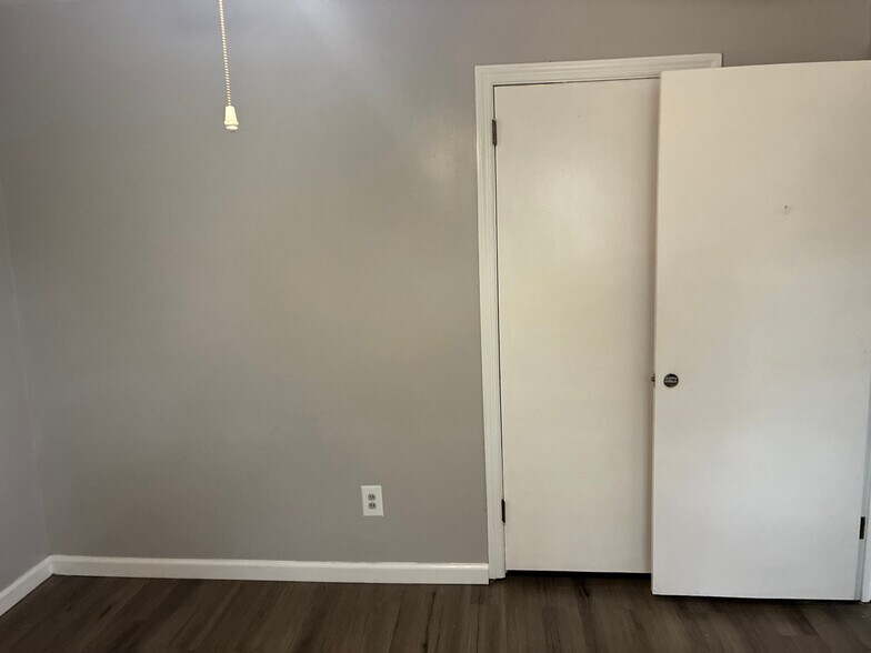 Building Photo - Room in House on Batiste Garden Cir