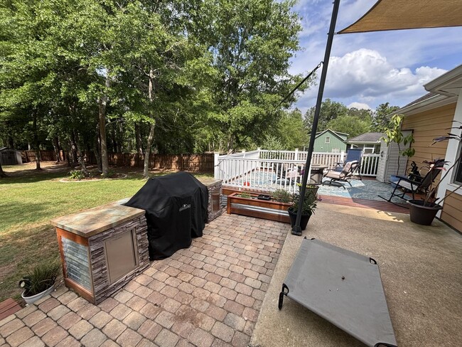 Building Photo - 1121 Archangel Way
