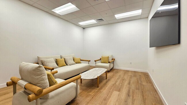 Building Photo - Brand New Condo on Keeaumoku - 1 BR/1 BA/1...