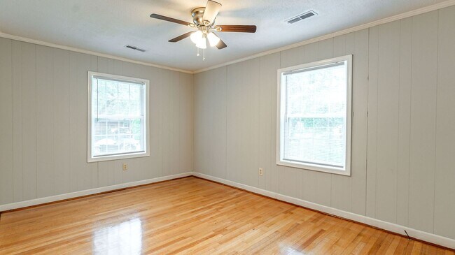 Building Photo - 3 Bedroom 1.5 Bath House in Hobcaw Point -...