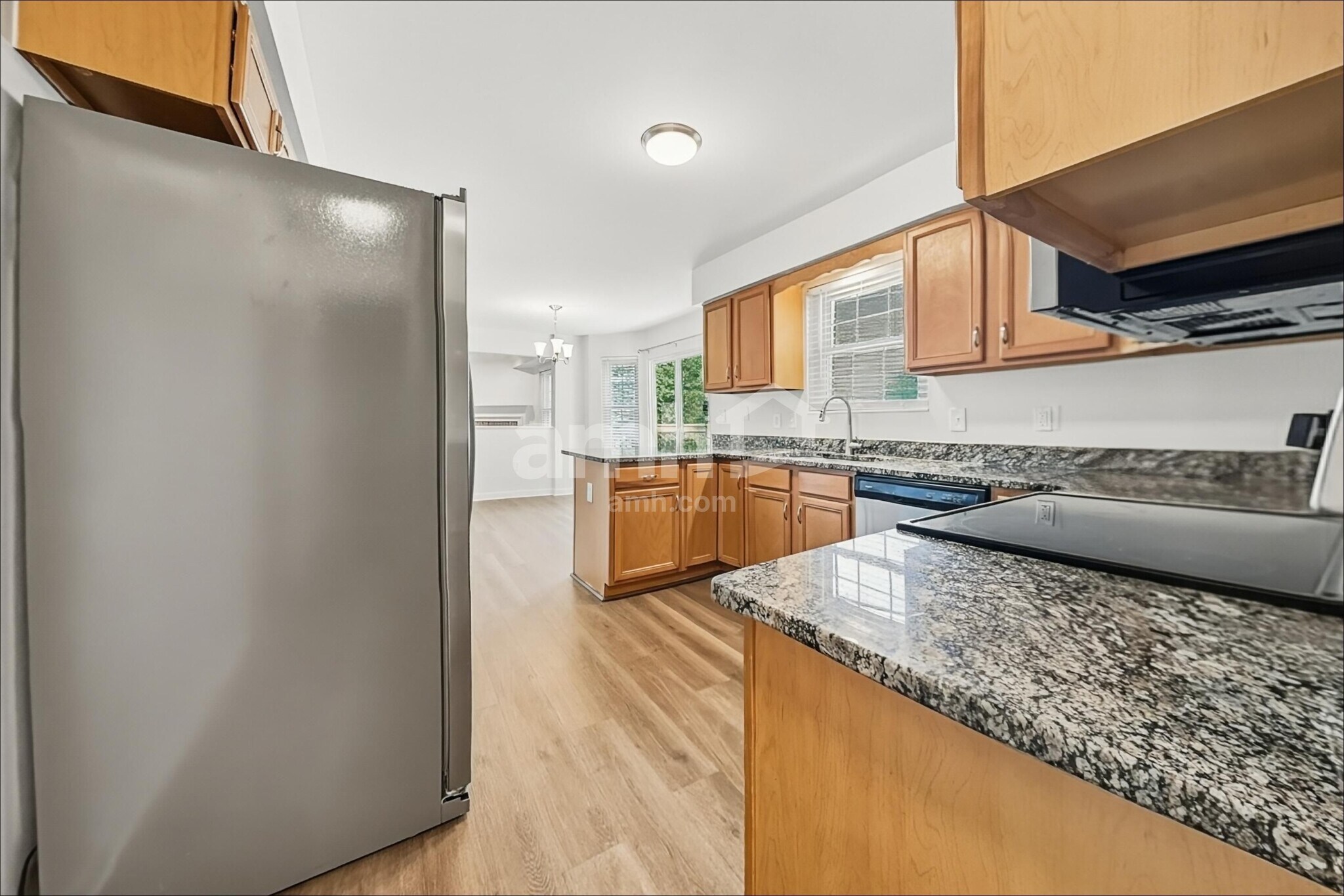 Building Photo - 2113 Lynwood Pl