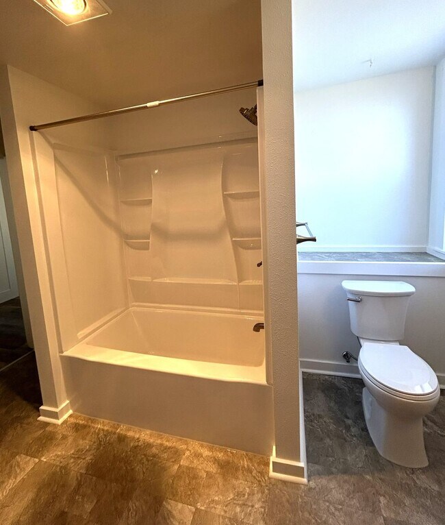 Building Photo - Thompson2