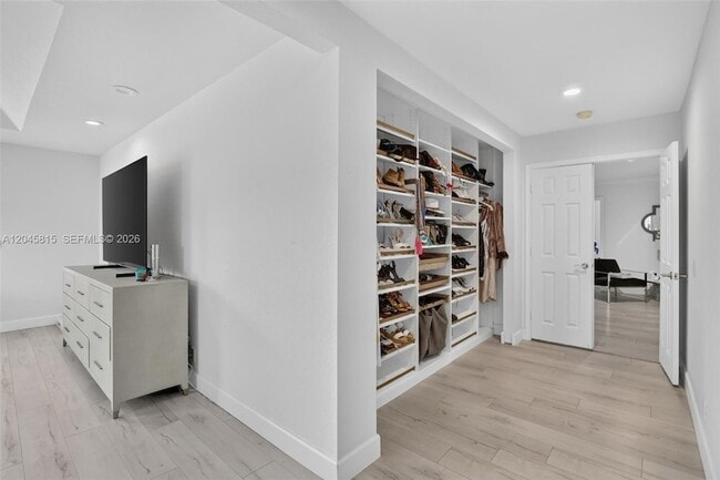 Building Photo - 981 Waterside Cir