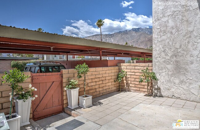 Building Photo - 2166 N Indian Canyon Dr