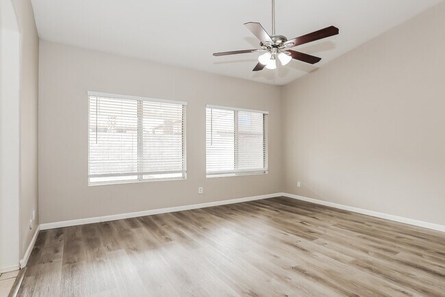 Building Photo - 1563 E Scott Ave