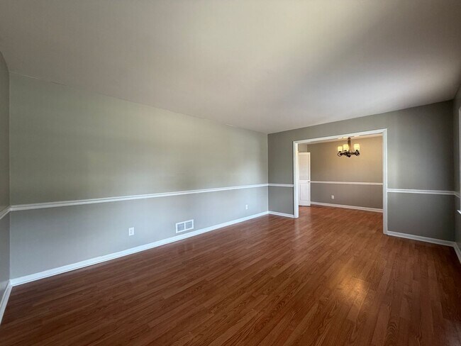 Building Photo - 105 Coker Dr