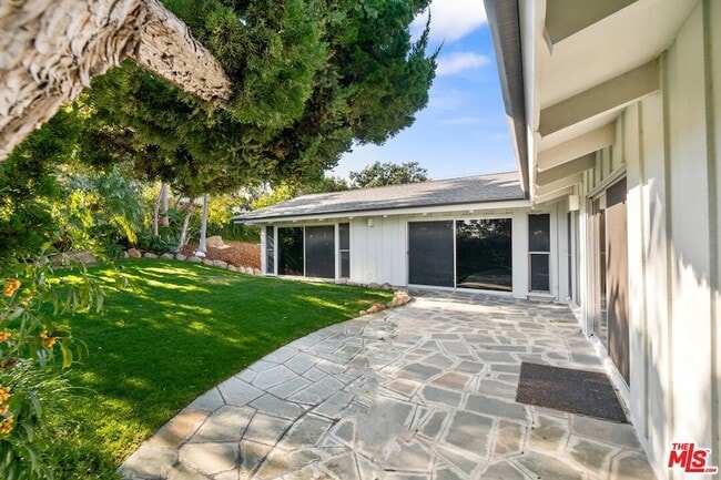 Building Photo - 1127 Angelo Dr