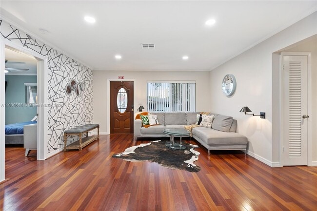 Building Photo - 418 SE 3rd Terrace