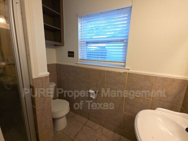 Building Photo - 304 McClendon Dr