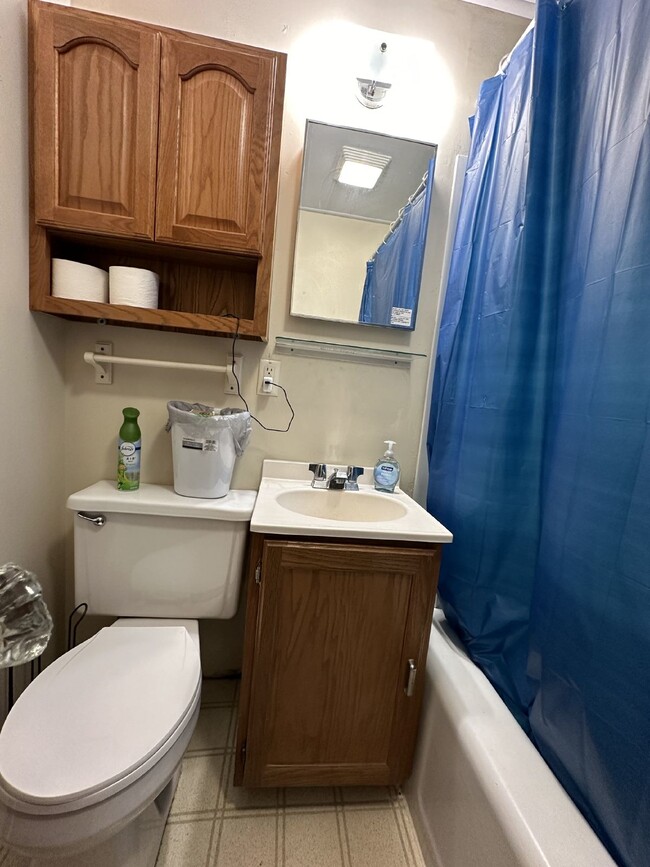 Building Photo - Exciting 3 Bed 1 Bath near UWEC! Available 1st June!