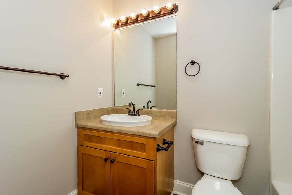 Building Photo - 23 Southview Dr